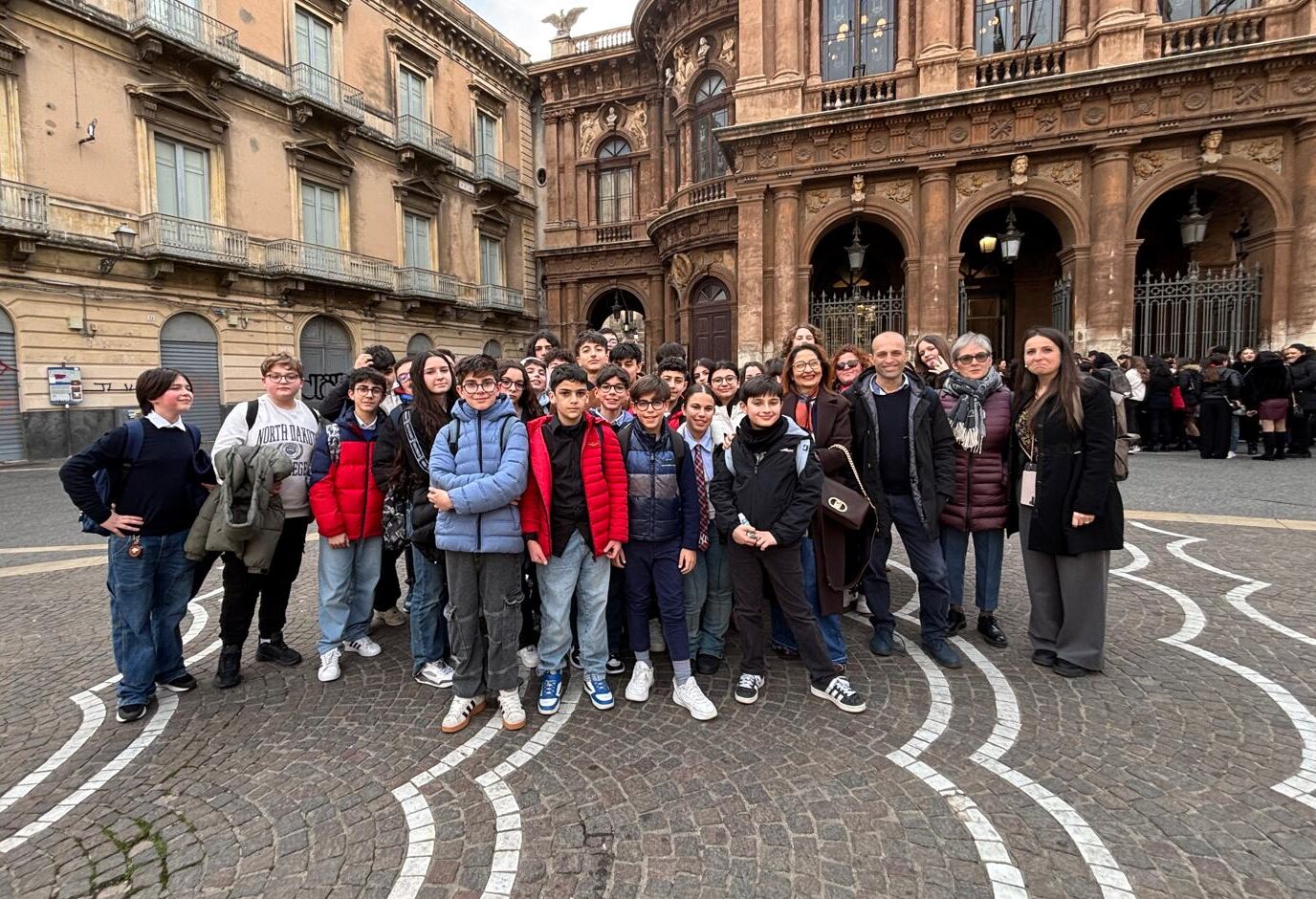 Caltanissetta, scuola “F. Cordova”: alunni del corso musicale al Teatro Massimo Bellini di Catania per lo spettacolo “Vedova Allegra” di Franz Lehàr