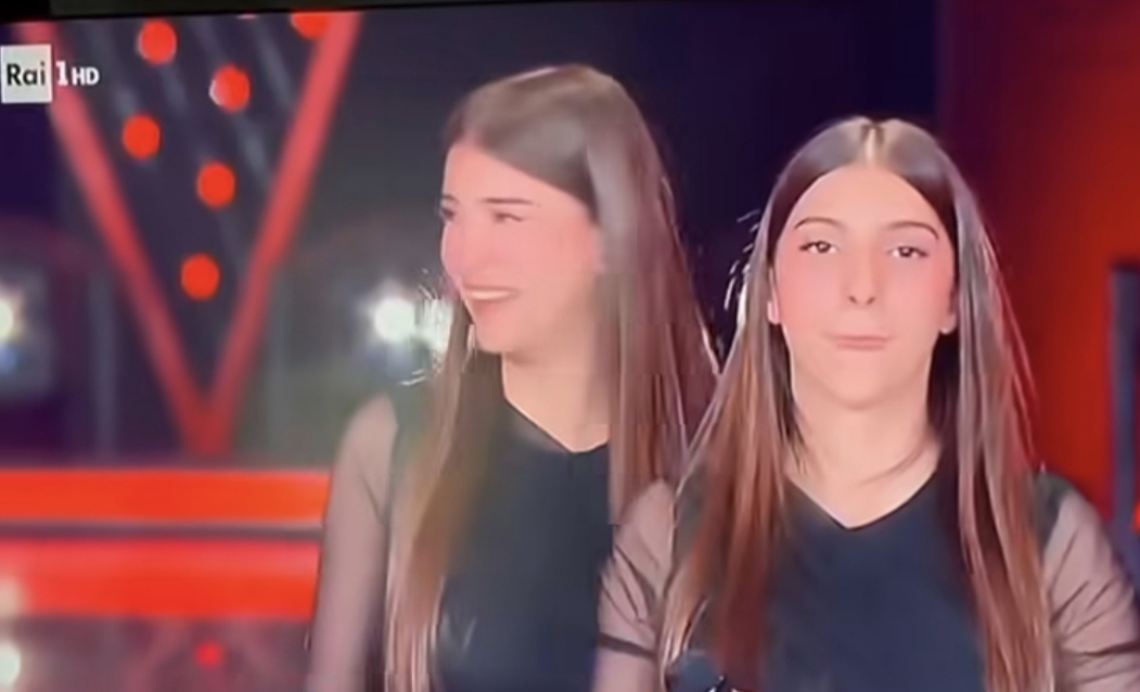 Da Caltanissetta a Rai 1: le gemelle Ester e Miriam D’Agostino conquistano The Voice Generations insieme al cugino Simone