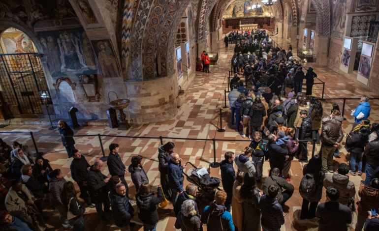 San Francesco: in un mese oltre 370mila pellegrini per venerazione spoglie