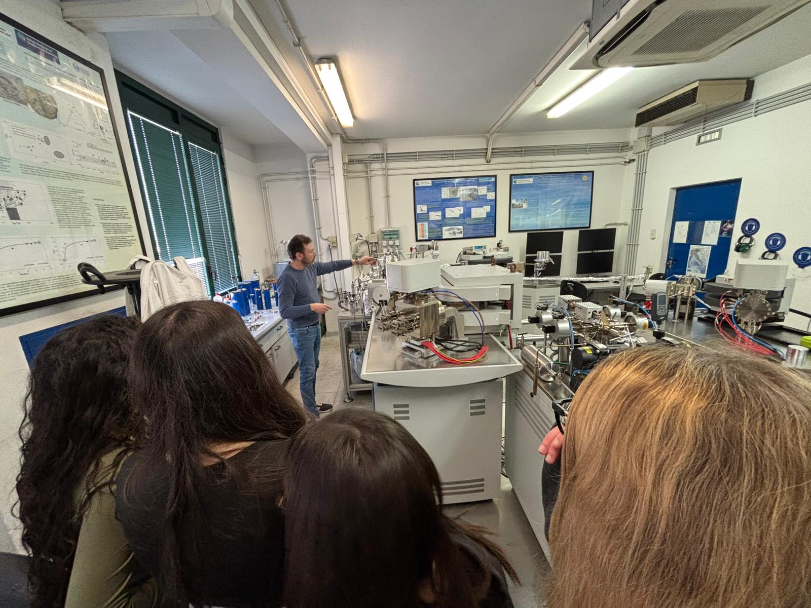 I ragazzi dell’IISS L. Russo di Caltanissetta alla scoperta dell’Istituto Nazionale di Geofisica e Vulcanologia di Palermo