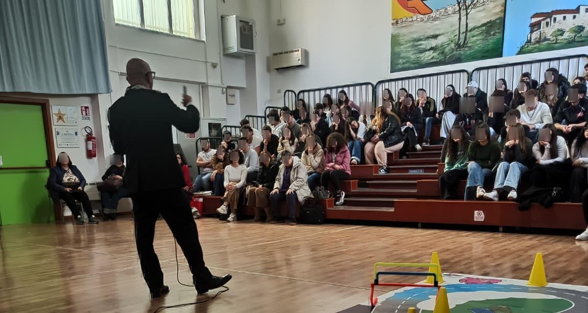 Riesi. Cultura della legalità e della sicurezza nelle scuole. All’Istituto “Carafa”i Carabinieri hanno incontrato gli studenti