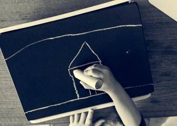 Pedopornografia, tutela minori e informazione: ecco perché non fare i nomi degli arrestati, cosa dice il codice deontologico