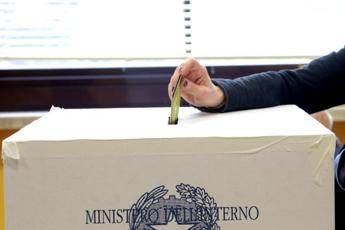 Referendum: scrutinate 10 per cento sezioni, il No al 54 per cento