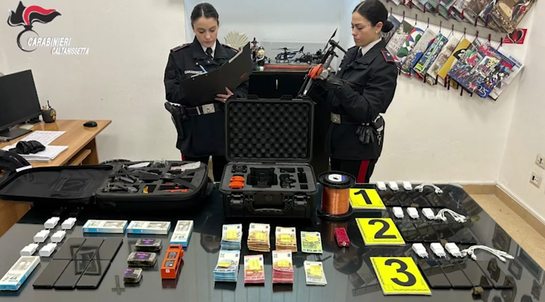 Carabinieri Caltanissetta, un drone per recapitare droga e cellulari in carcere: arrestati 3 giovani