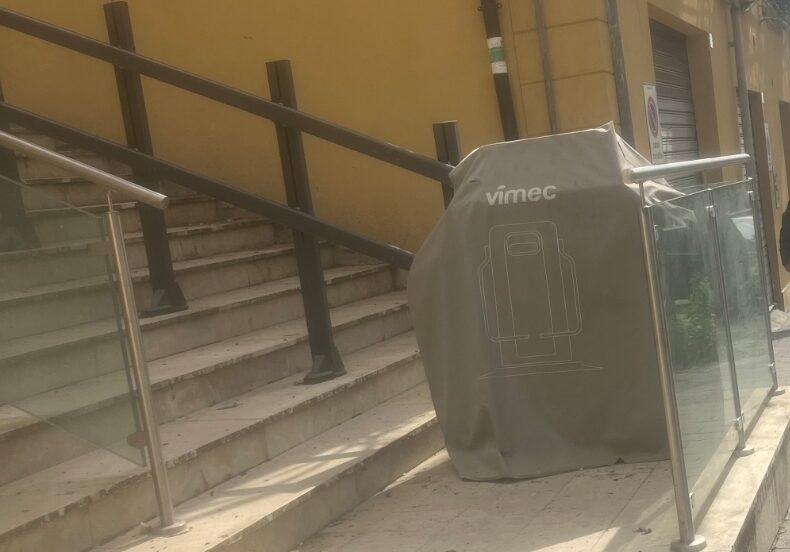 Caltanissetta, Alessio Limuti: “Scalinata Alessandro Manzoni, piattaforma montascale costosa e mai utilizzata”