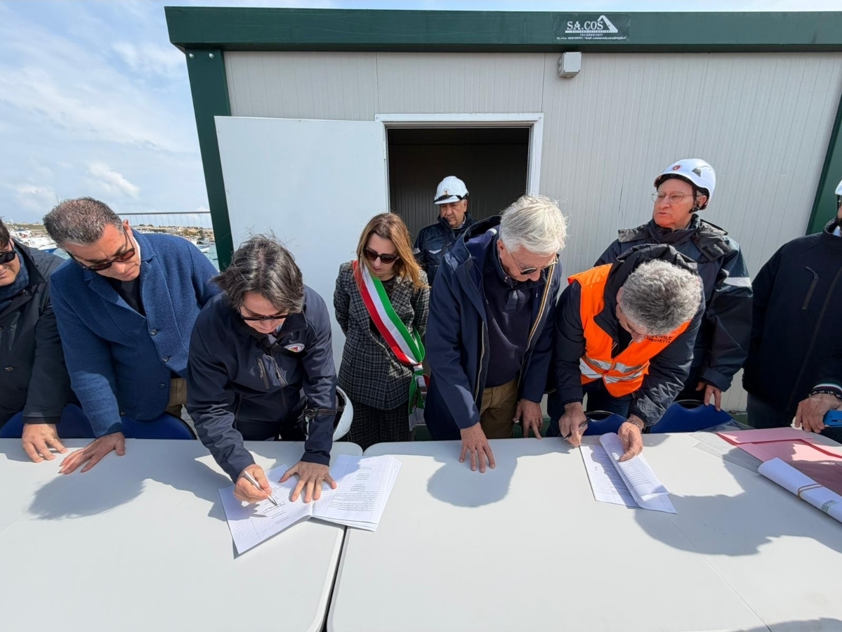 Ciclone Harry, a Portopalo di Capo Passero via alla messa in sicurezza del porto. Schifani: «Lavoriamo celermente per la ripartenza delle attività»