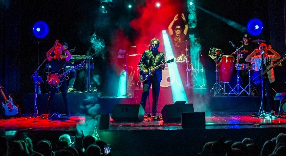 Caltanissetta, il 26 marzo al Teatro Regina Margherita arrivano gli “Dire Straits Reload” per un viaggio musicale che fa rivivere l’essenza del rock britannico