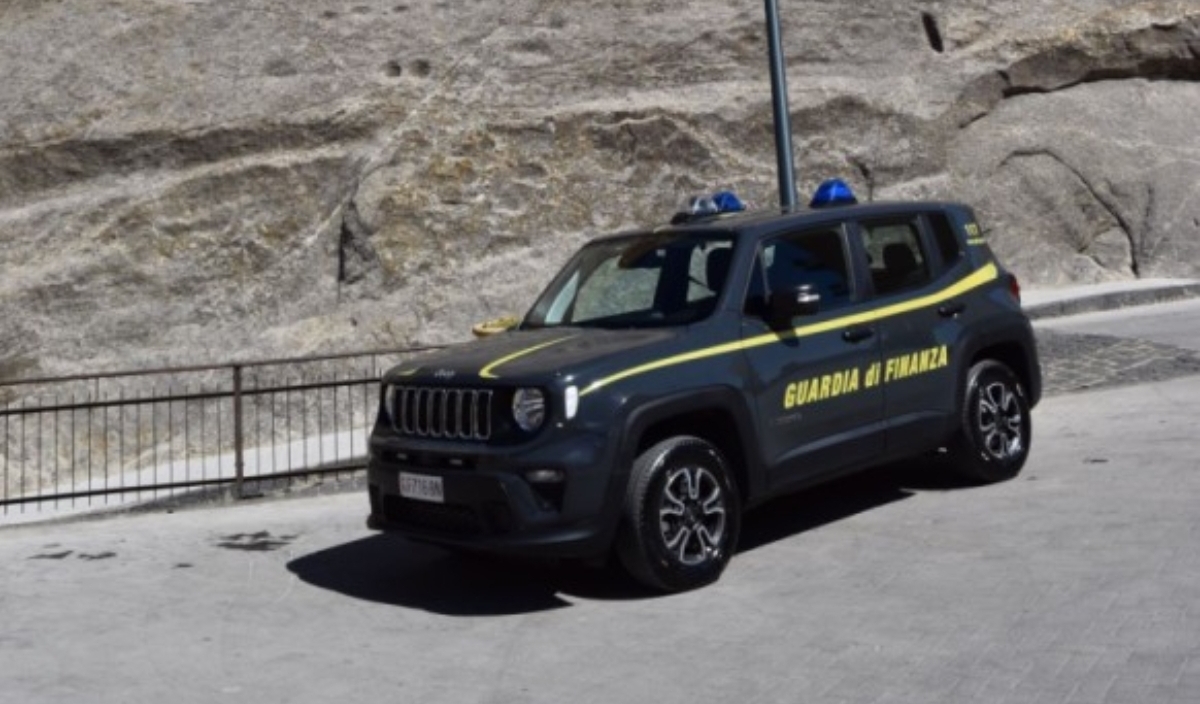 GdiF Enna, truffa nel trading online: sequestrati denaro e beni immobili per 50mila euro