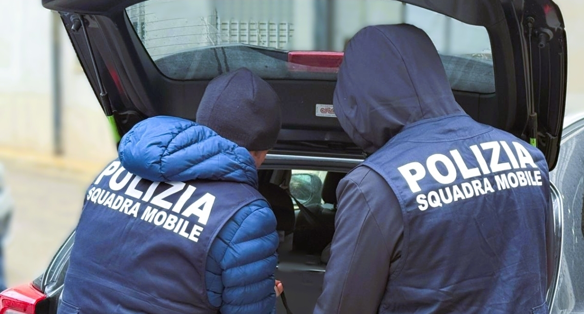 Caltanissetta. Trenta chili di droga occultati nel bagagliaio dell’auto su un traghetto diretto in Sicilia, 35enne arrestata dalla Polizia