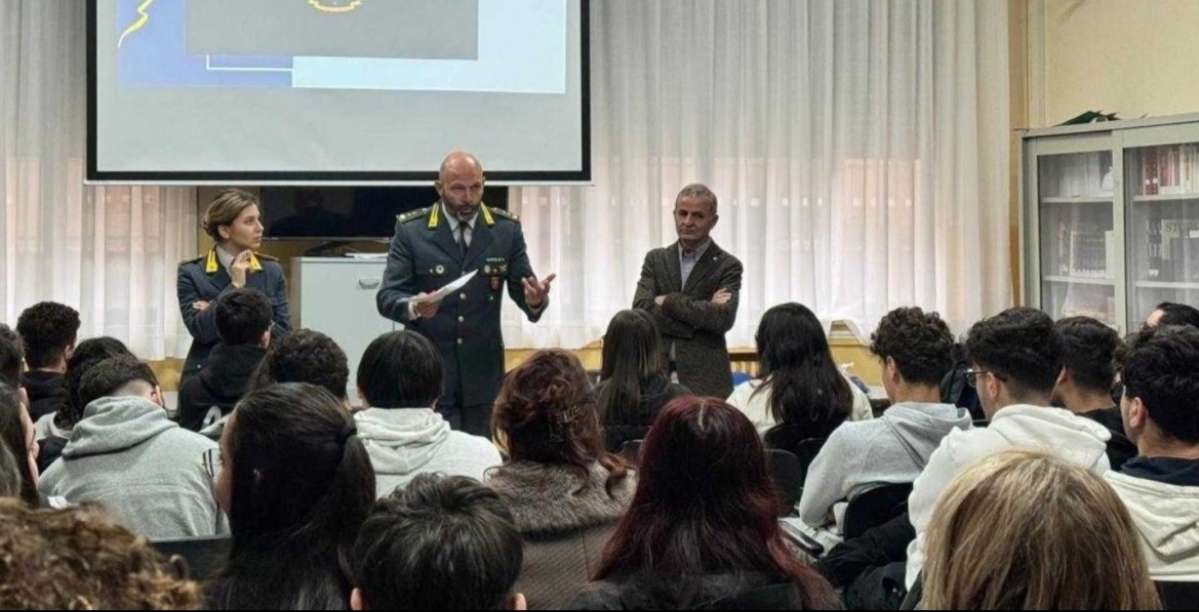 Enna, educazione alla legalità economico-finanziaria: la Guardia di Finanza incontra gli studenti