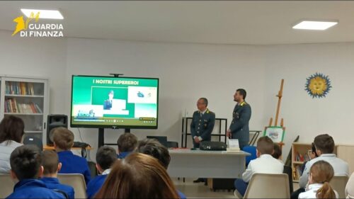 GdiF Caltanissetta, “Educazione alla Legalità Economica”: le fiamme gialle incontrano gli studenti delle scuole nissene