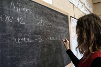 Sondaggio politico, Fratelli d’Italia stabile e Pd cresce. M5S cala