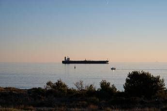 Turchia, la denuncia di Ankara: “Nostra petroliera attaccata nel Mar Nero”