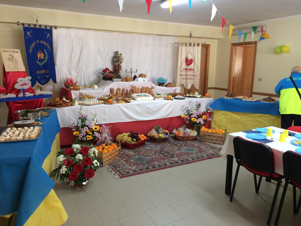 Mussomeli, oggi benedizione della tavola di San Giuseppe con 25 commensali. Fratres e Misericordia in azione.