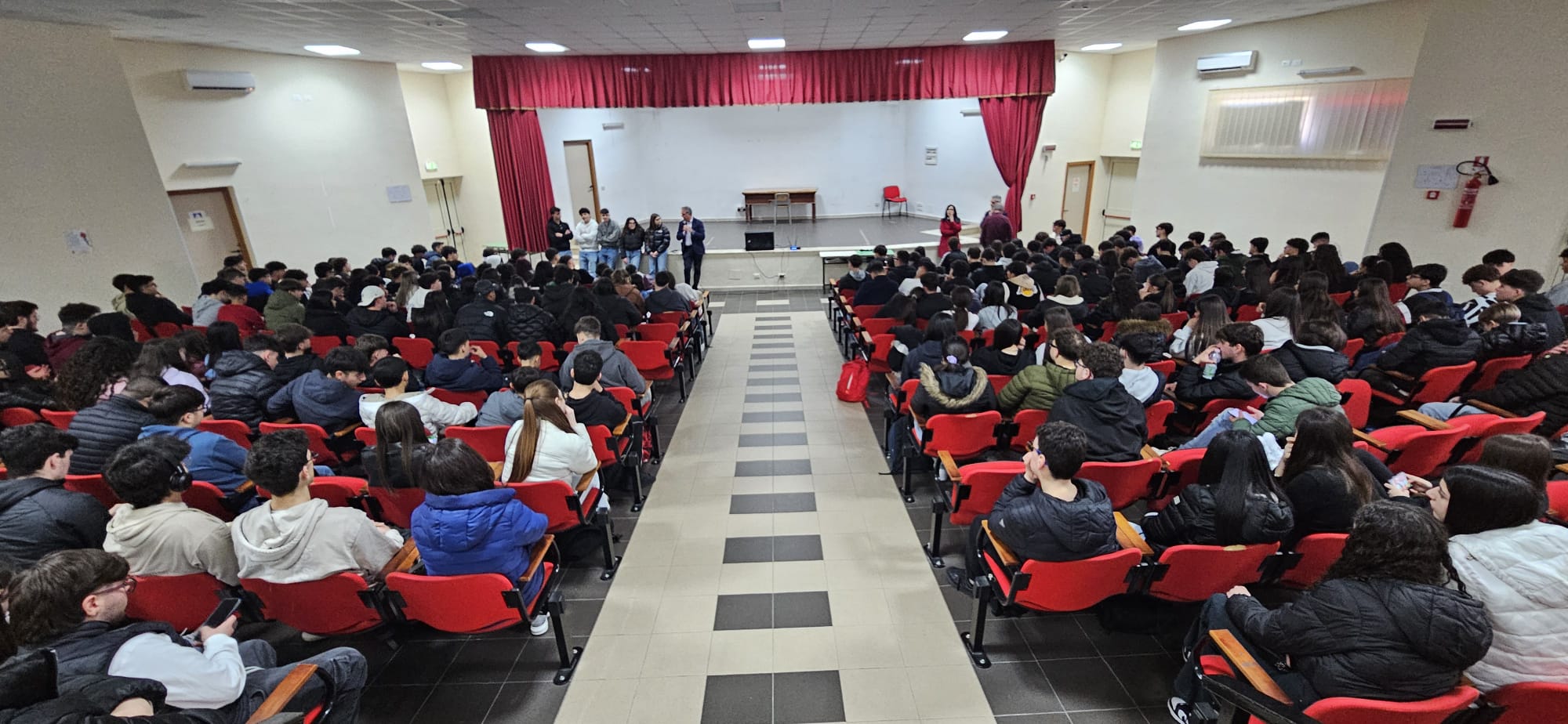 IIS G.B. Hodierna: gli studenti chiedono risposte sulla sicurezza. Assente il Libero Consorzio, presente il Sindaco Catania.