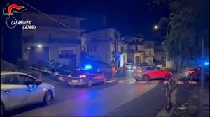 Fugge all’alt con 3,5kg di droga in auto, 36enne arrestato dai carabinieri nel Catanese