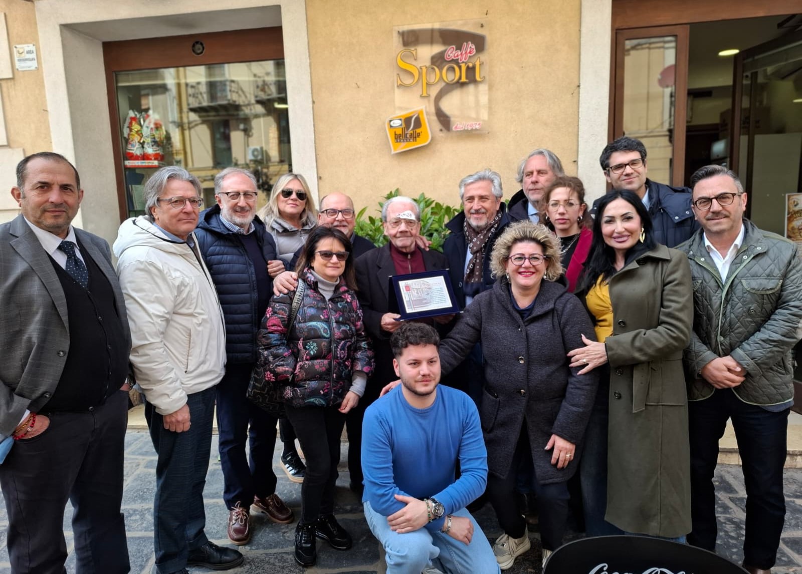 Caltanissetta. Targa a Salvatore, Luigi e Salvatore Salvaggio, da 51 anni titolari di un “Caffè” in centro storico