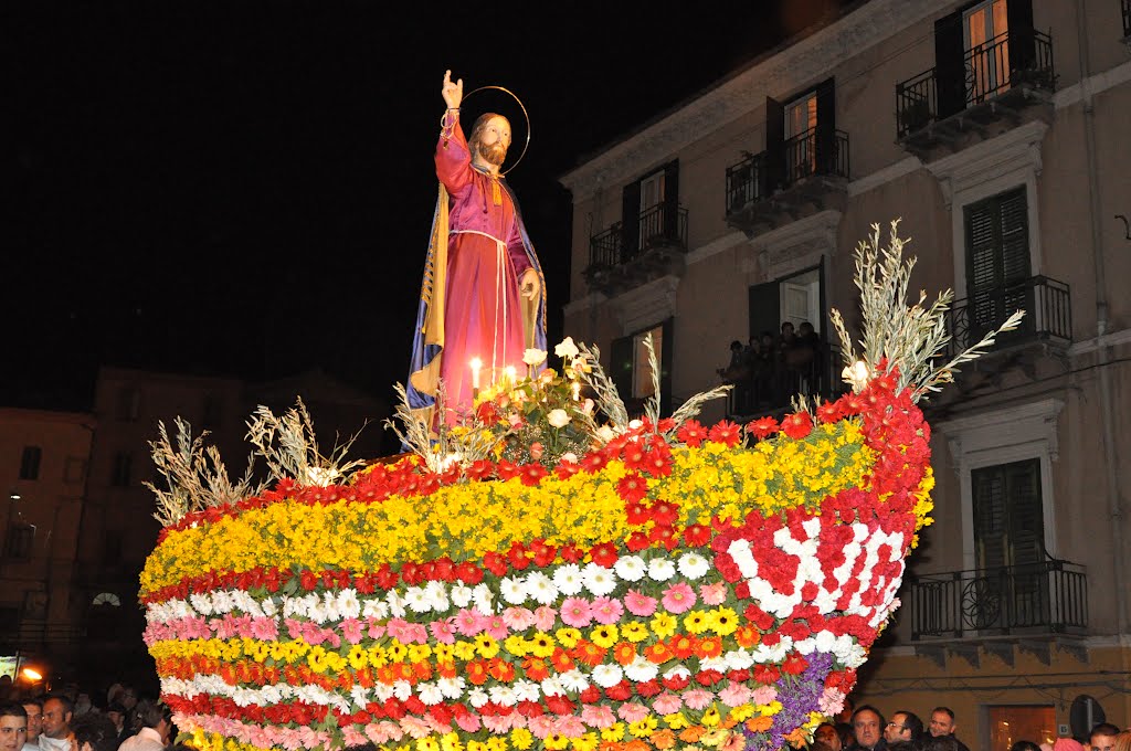 La Processione di Gesù Nazareno: oggi 21 colpi di mortaio aprono la Settimana Santa a Caltanissetta