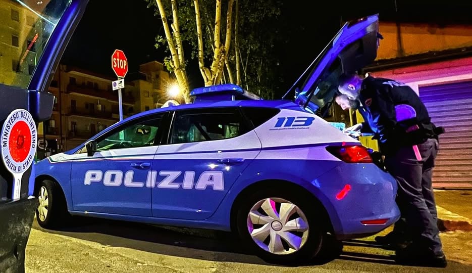 La Polizia sventa un furto in un bar del centro storico a Gela, arrestato 45enne