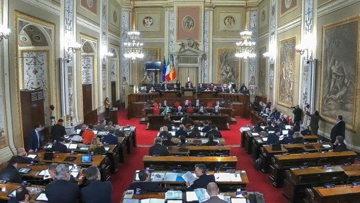 ARS, governo e maggioranza assenti: nuova seduta a vuoto. Insorge M5S: “È ora di andare a casa”