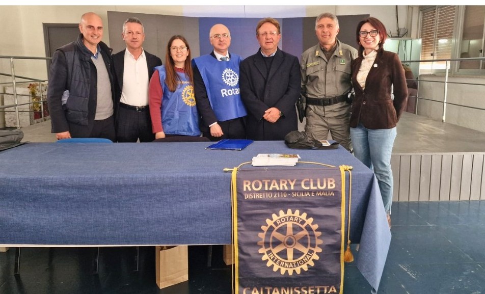 Caltanissetta. Alla scuola primaria “Lombardo Radice” il Rotary Club ha promosso incontro sull’importanza delle api