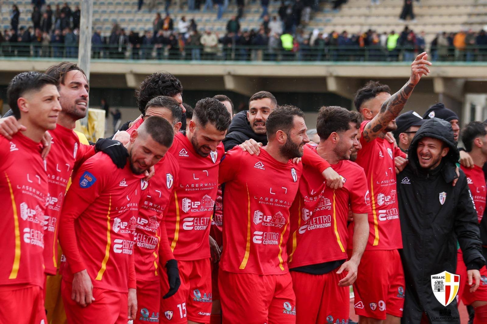 Serie D. La Nissa non vuol mollare la presa sul campionato, ma per riuscirci  deve battere l’Acireale