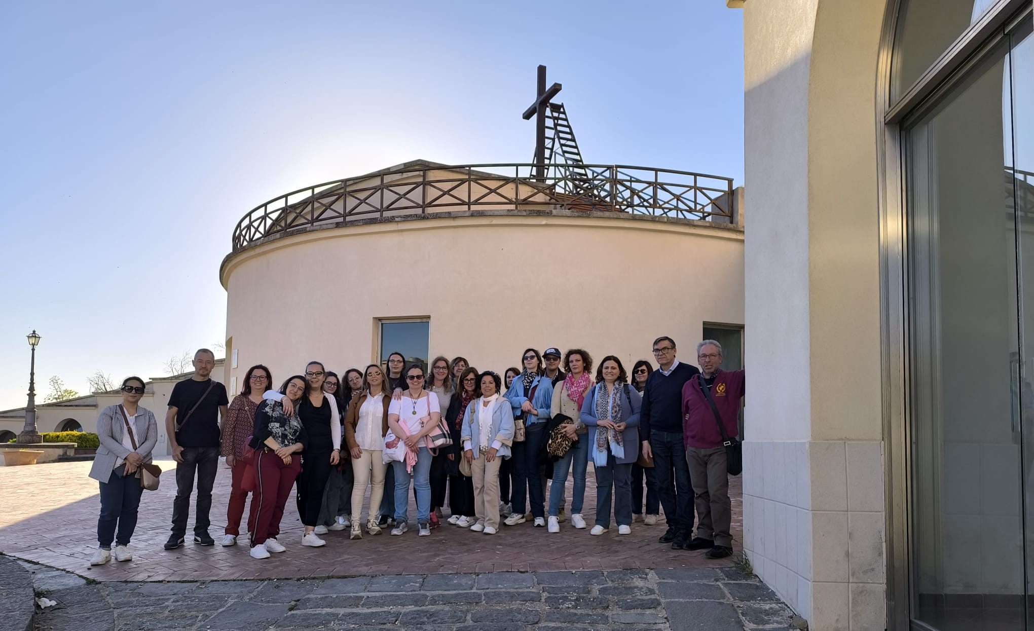 San Cataldo. Alunni del corso di arti figurative dell’Istituto “Juvara” in visita al Calvario guidati dall’associazione “Giuseppe Amico Medico”