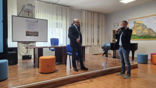 Mussomeli. Lo storico Filippo Falcone ha incontrato gli studenti dell’Istituto “Virgilio” per parlare di emigrazione