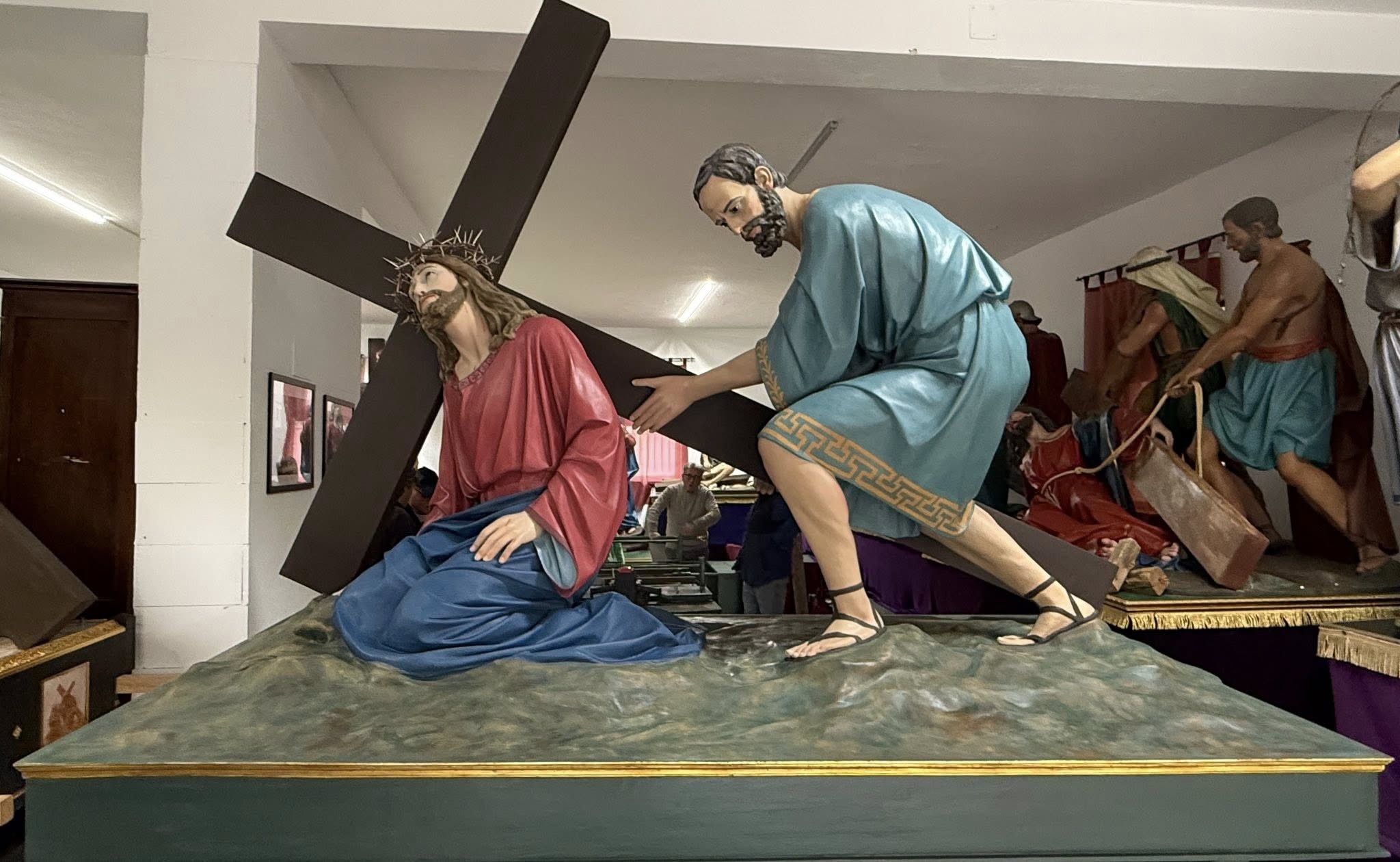 San Cataldo. Restaurata dall’Associazione culturale Giuseppe Amico Medico la vara di “Gesù aiutato dal Cireneo” grazie al 5×1000