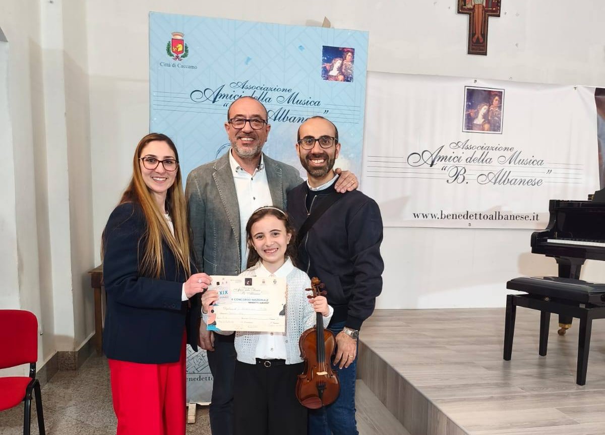 San Cataldo. La piccola violinista Sofia Debilio incanta e vince il primo premio assoluto al Concorso nazionale di Caccamo
