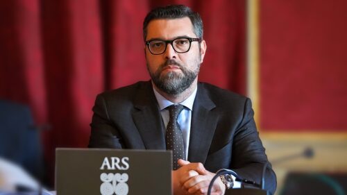 De Luca (M5S Ars): “Finita la farsa, la DC torna in giunta. Ma non era mai uscita”