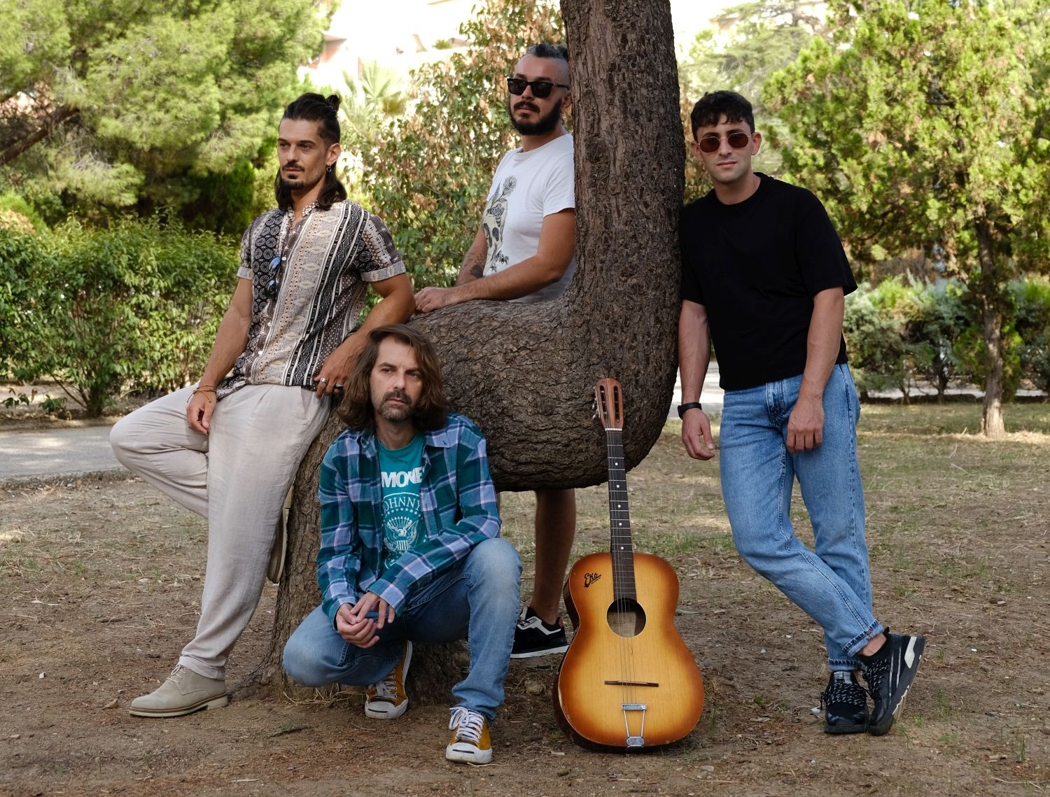 “Rette parallele” è l’Ep che segna l’esordio discografico della band agrigentina Capocotta, disponibile dal 17 aprile