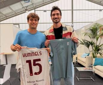 Cobolli, premio di consolazione a Monaco: scambia maglia con… Hummels