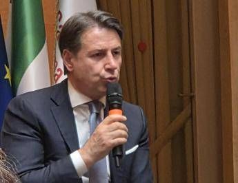 Conte annulla appuntamenti: “Devo sottopormi a intervento chirurgico”