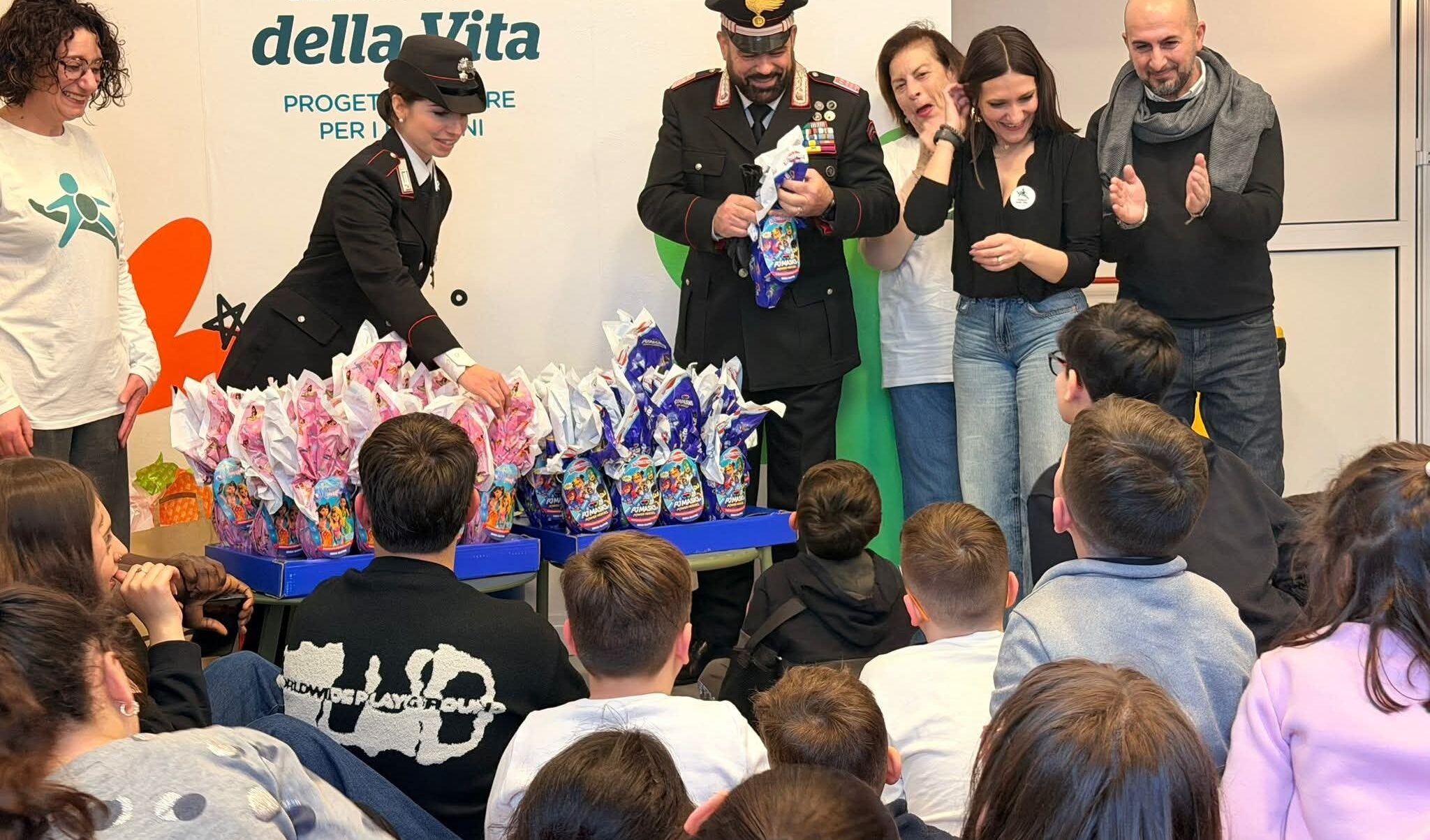Palermo, Carabinieri in sinergia con l’associazione “L’Albero della Vita”: donate uova di Pasqua ai bimbi dello Zen