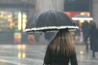 Giù le temperature, arriva il maltempo prima della nuova svolta: le previsioni meteo