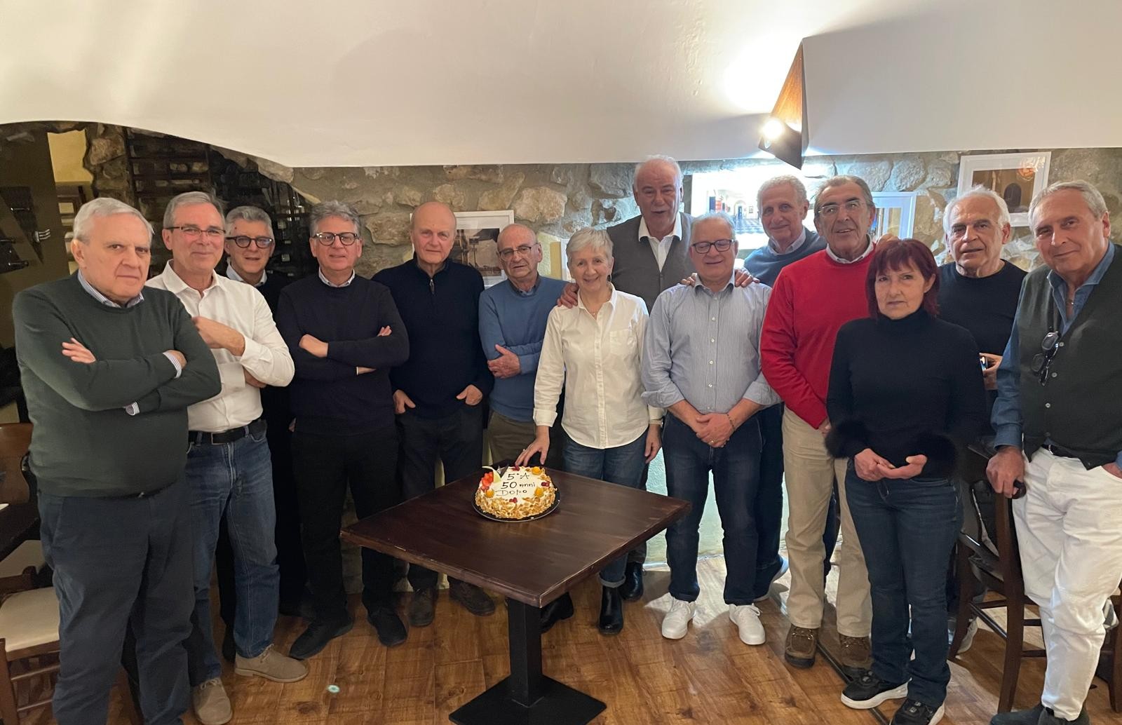 Caltanissetta. La VA del Liceo Scientifico “Volta” è tornata in classe 50 anni dopo il diploma tra emozioni, aneddoti e ricordi