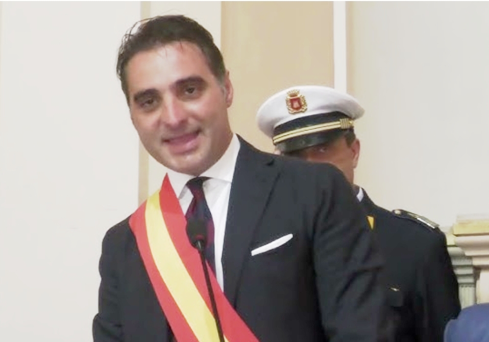 Caltanissetta, FdI sospende Bruzzaniti: decisione cautelativa dopo il caso Ecoclean