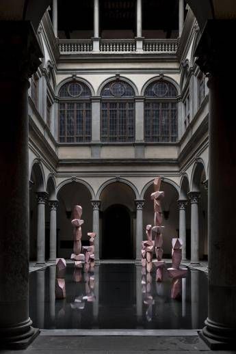 Il cortile che diventa mare, a Firenze l’installazione visionaria di Superflex
