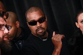 Kanye West, la protesta in Uk: “No al concerto a Londra”. E il caso diventa politico