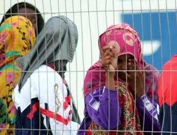 Migranti, 19 morti al largo di Lampedusa per ipotermia: cinque gravi tra cui un bambino