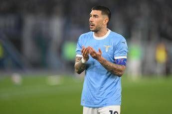 Napoli-Lazio, rigore sbagliato da Zaccagni e mancato rosso a Lobotka: cos’è successo