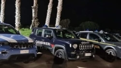 Caltanissetta, controlli in discoteca e tensioni durante l’intervento: locale oltre la capienza e danneggiamenti ai mezzi delle forze dell’ordine