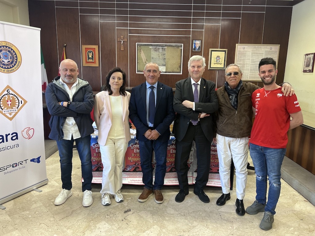 Motori accesi per la 49ª Cronoscalata Catania–Etna con la presentazione a Nicolosi