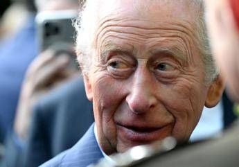 Re Carlo e il lavoro a maglia, la passione antistress condivisa con l’olimpionico Daley