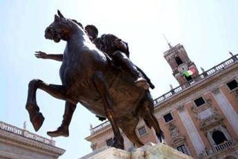 Roma Capitale, primo via libera a riforma costituzionale. Pd si astiene, Meloni: “Amarezza e stupore”