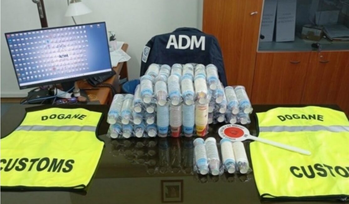 Bicchieri di carta con la falsa indicazione “Made in Italy”, scatta il sequestro: intervento dei funzionari dell’Ufficio delle Dogane al porto di Augusta
