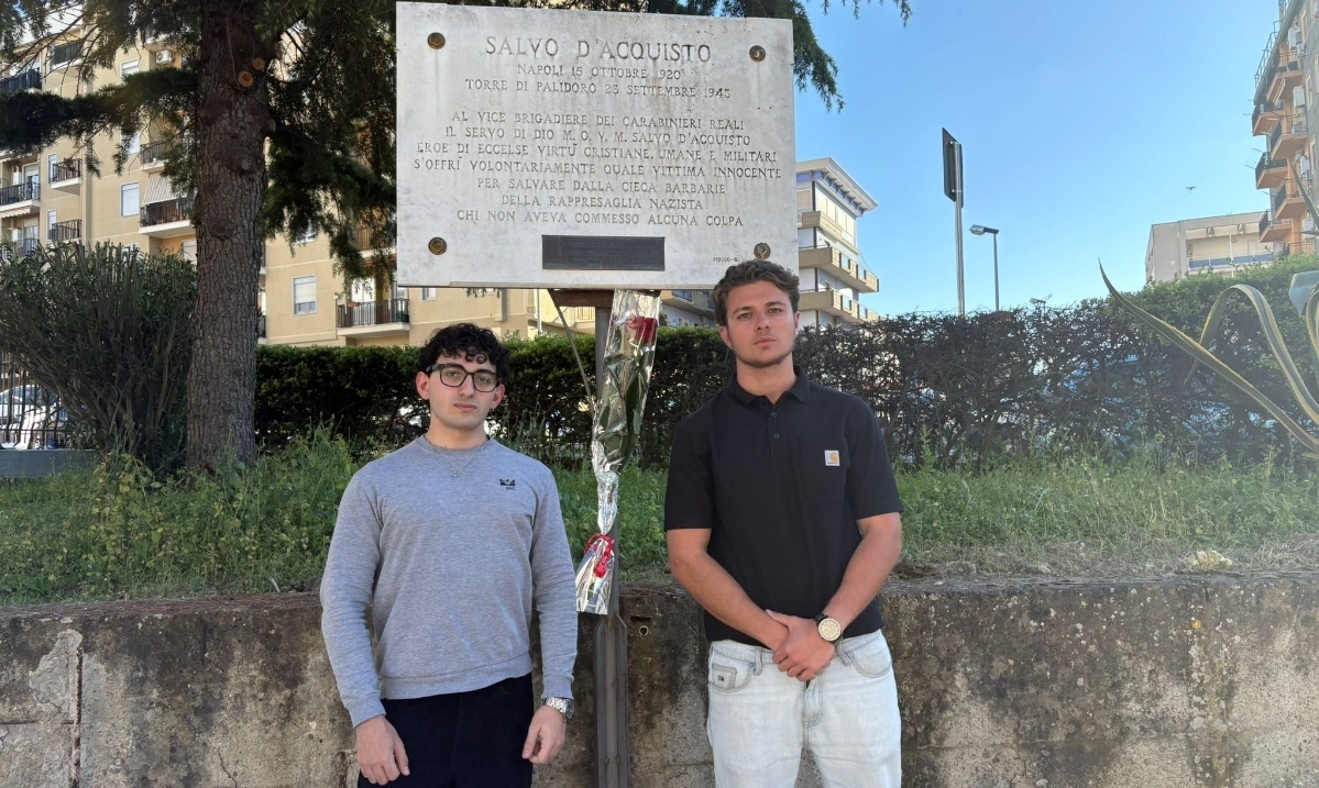 Sinistra Italiana Caltanissetta, una rosa per ricordare: omaggio ai partigiani e alle vittime del nazi-fascismo nelle vie della città