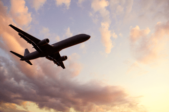 Voli a rischio? Aeroporti quasi a secco, cosa succede se Hormuz non riapre a breve