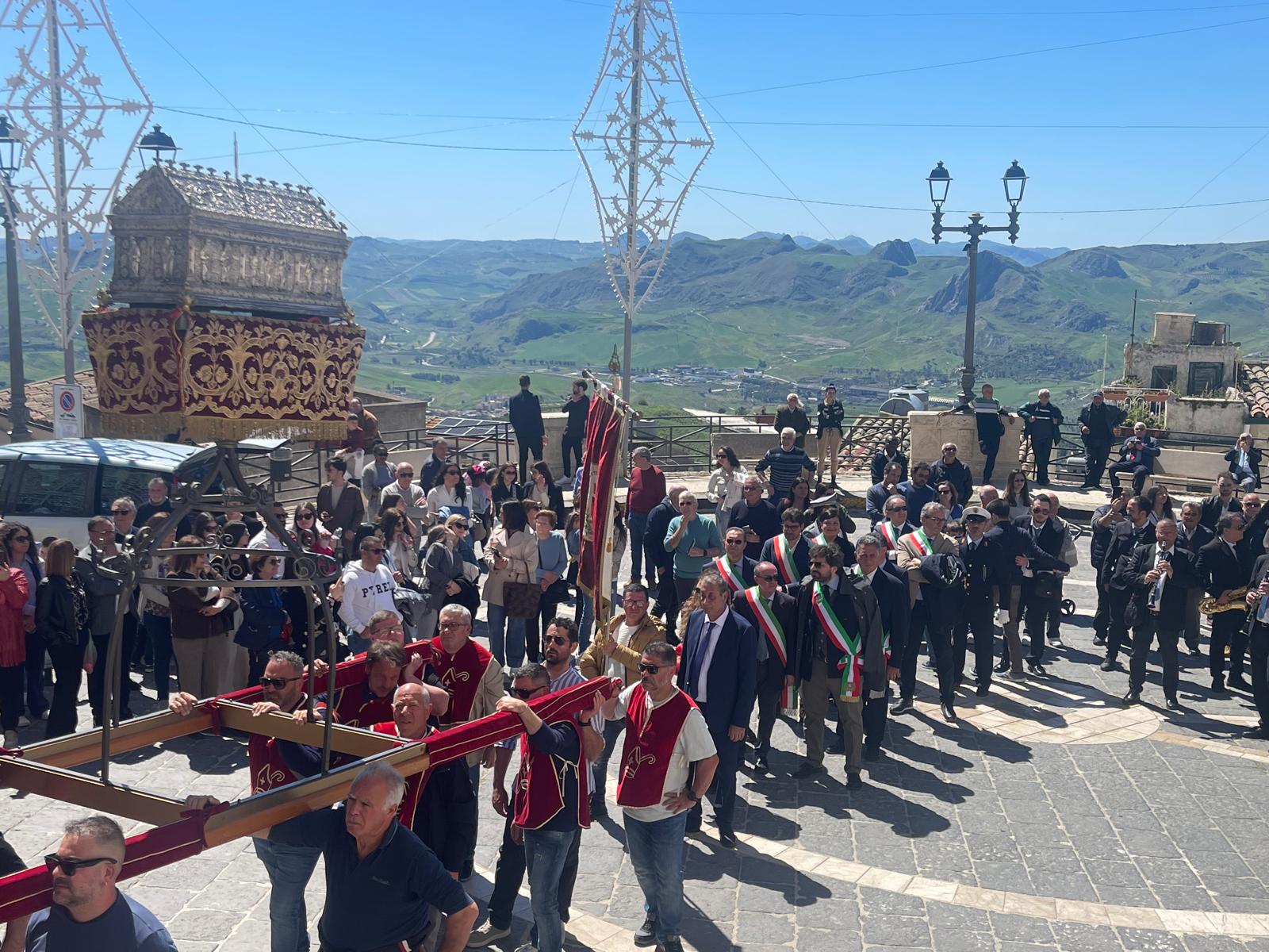Sutera, Festa San Paolino e processione  “Santi Casci”. 10 sindaci presenti